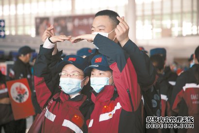 上海医疗队驻点的两家方舱医院实现患者零死亡、零召回、医护人员零感染